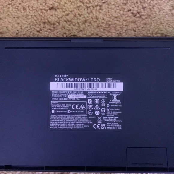 Razer BlackWidow V3 Pro Mechanical Wireless Gaming Keyboard w/keycap upgrade set - Picture 4 of 4